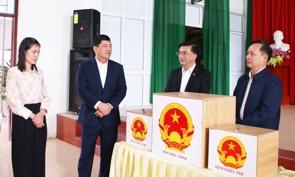Bí thư Tỉnh ủy Nguyễn Hồng Thái kiểm tra công tác chuẩn bị bầu cử tại phường Tân Tiến